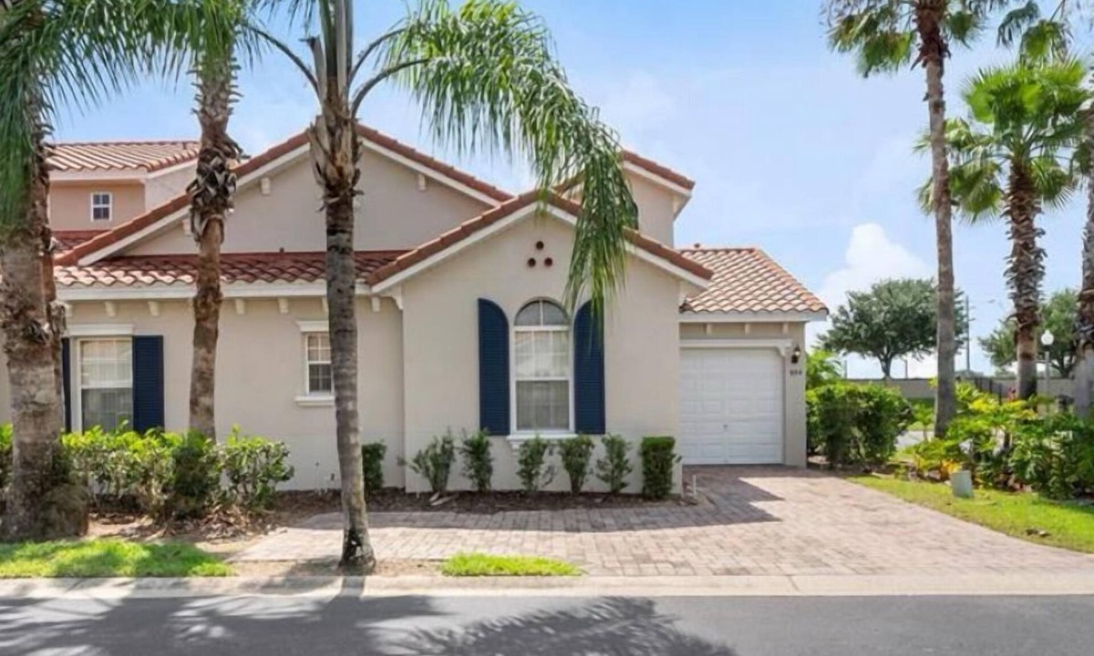 Tuscan Hills House | Newly Renovated Vacation Home in Tuscan Hills with Private Pool Near Disney!