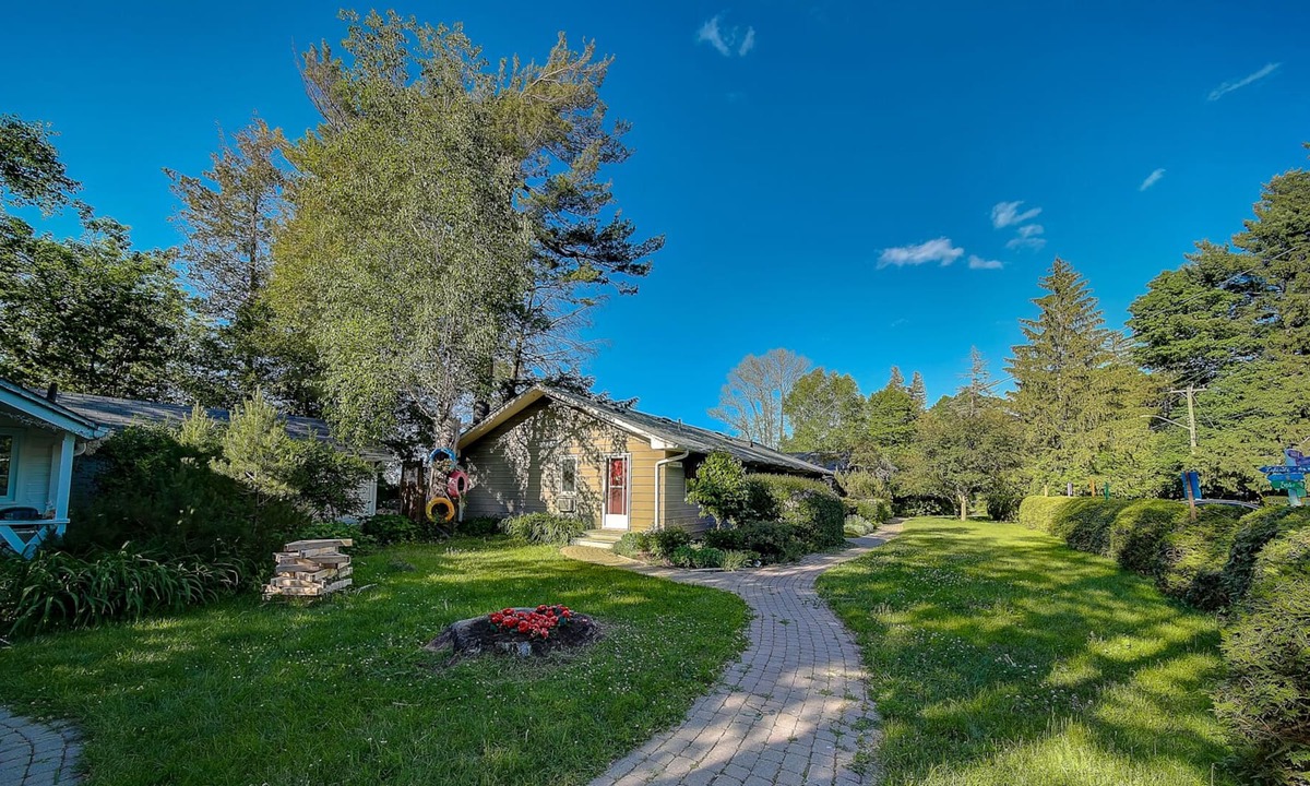 Sutton Ski Chalet | Newly renovated waterfront cottage