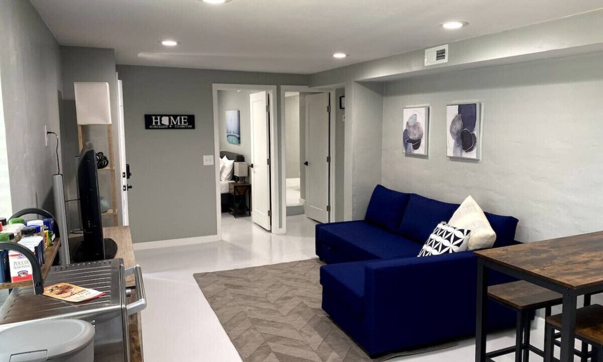 Sam Hughes House | Newly Updated/Sam Hughes/2 BR 1 BA/U of A