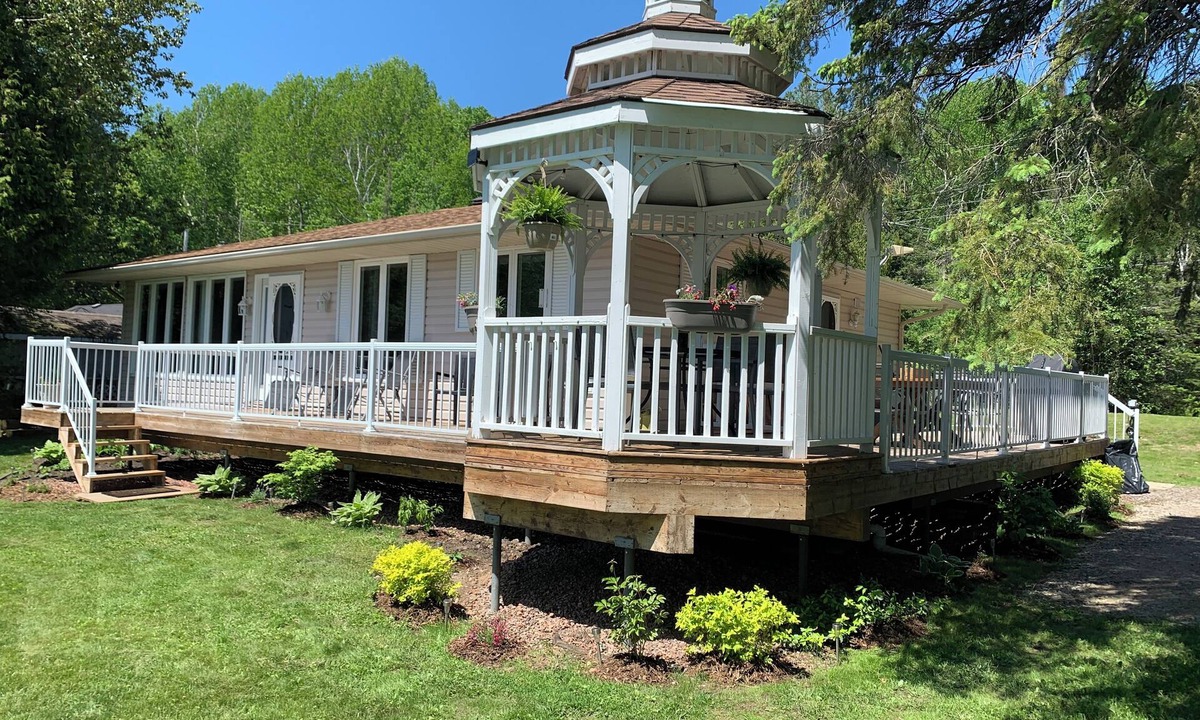 Chisholm Cottage | NEWLY Updated - Welcome to Drake’s Landing at Wasi Lake