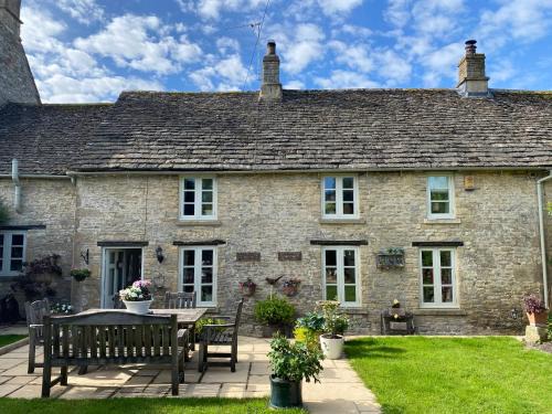 Burford House | Newmans Cottage