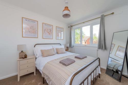 Newport Apartment | Newport - Sleeps 8 - Private Parking