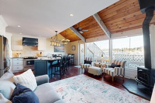 Historic Bayfront Apartment | Newport Sunshine #C208