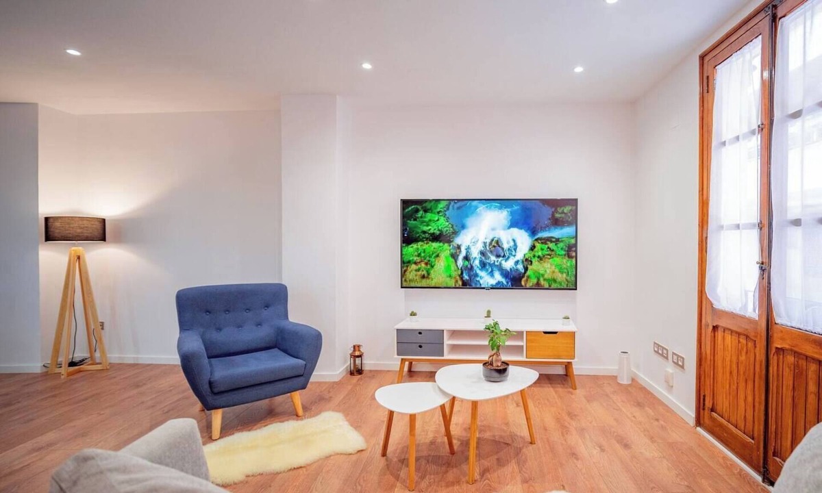 El Pilar Apartment | Next to the Silk Exchange and Central Market