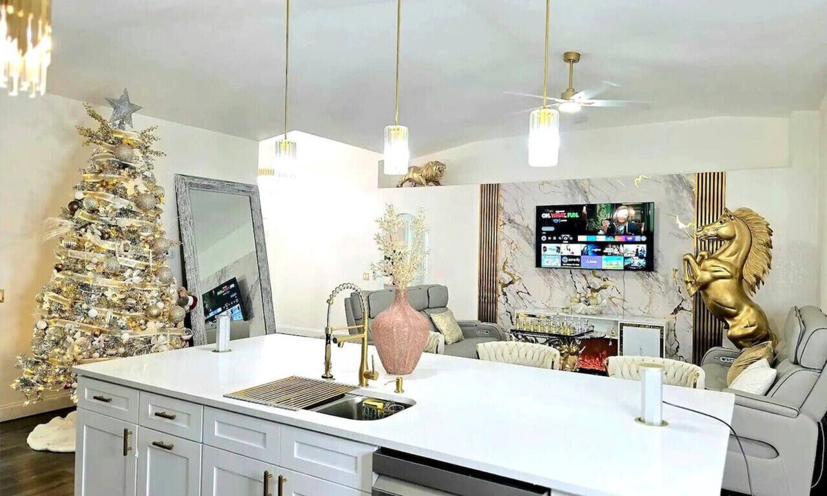 Land O' Lakes House | Next to Wesley, Tampa Outlets & Krate at the Grove