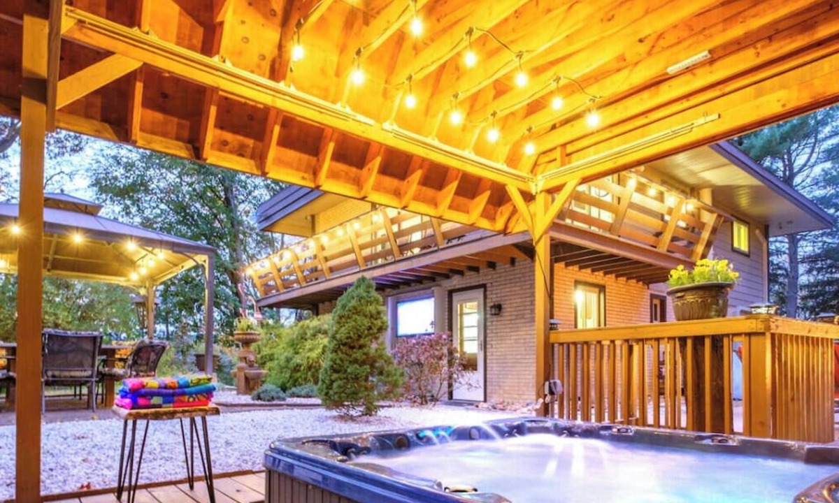 Etna House | NFL Draft Hideaway! Hot Tub, Fire Pit, Quiet Nights