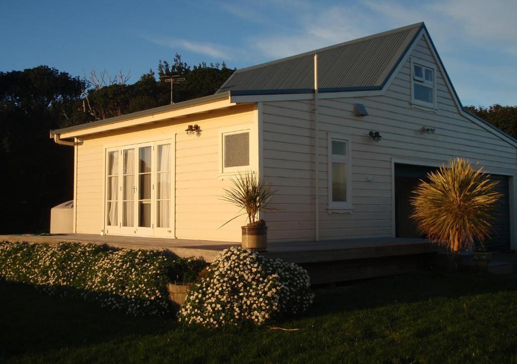 Hicks Bay Bed & Breakfast | Nga Puriri Bed and Breakfast