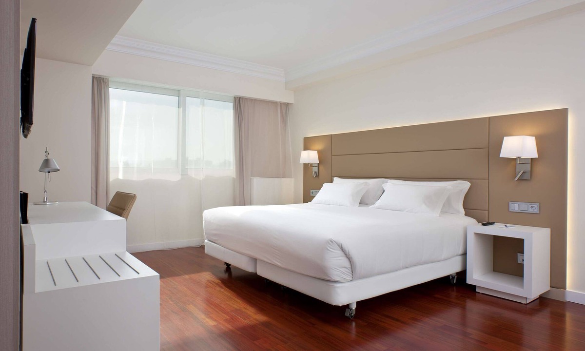 San Juan Hotel | NH Pamplona Iruña Park