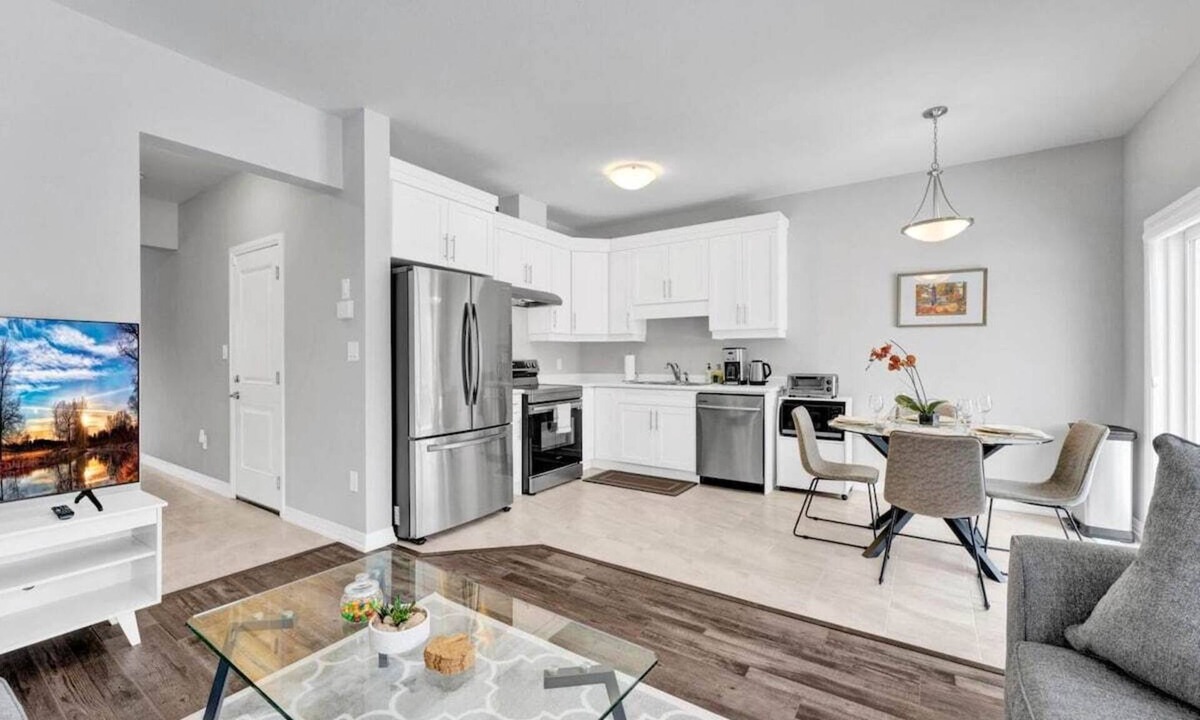 Niagara Falls House | Niagara Falls Luxury Townhome! 3 Beds 3 Baths!