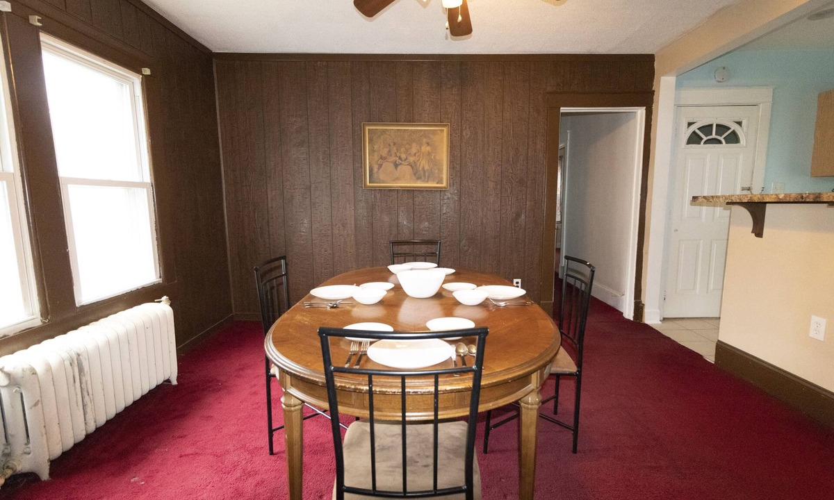 Downtown Niagara Falls Apartment | ♥Niagara Falls State Park 6 minutes away!♥☆Spacious 2 br ENTIRE Apartment!☆