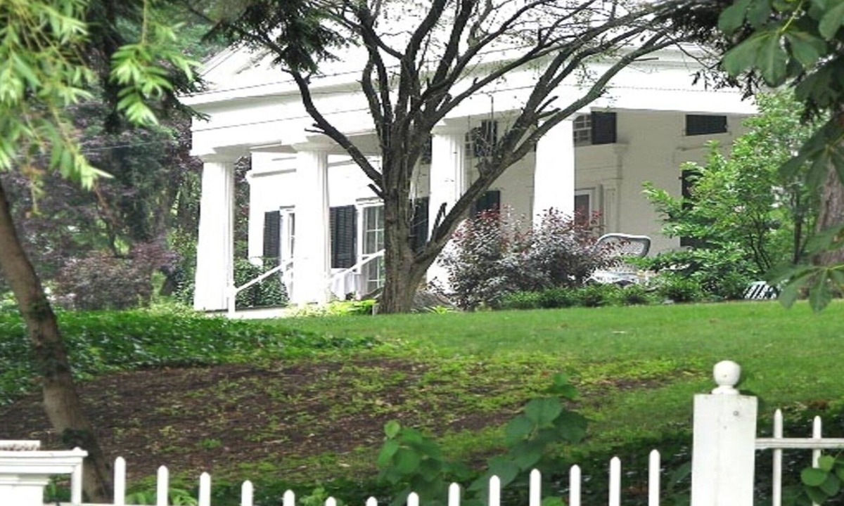 Lewiston Apartment | Niagara Mansion Carriage Suite