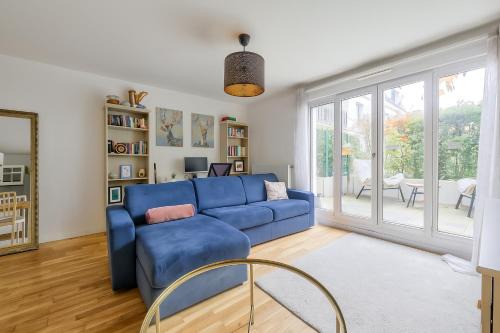 Rueil-Malmaison Apartment | Nice 1BR flat with lovely terrace and parking