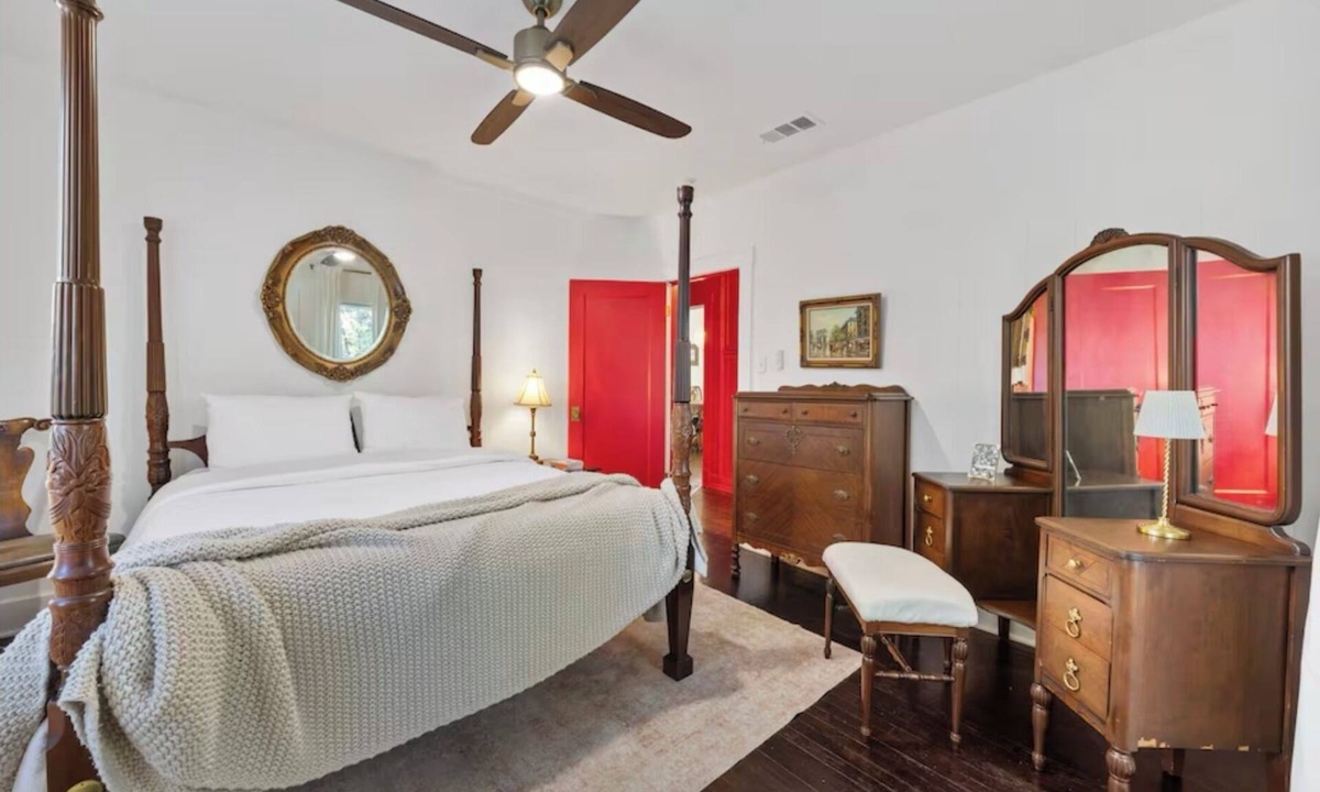 Central Arlington Cottage | Nice 2-bedroom cottage with AC in charming Arlington