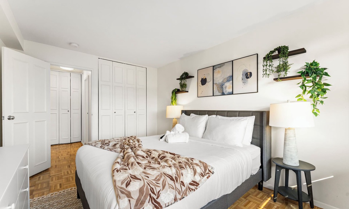 North Brookline Apartment | Nice 2bd/1.5ba Next to BU 8391