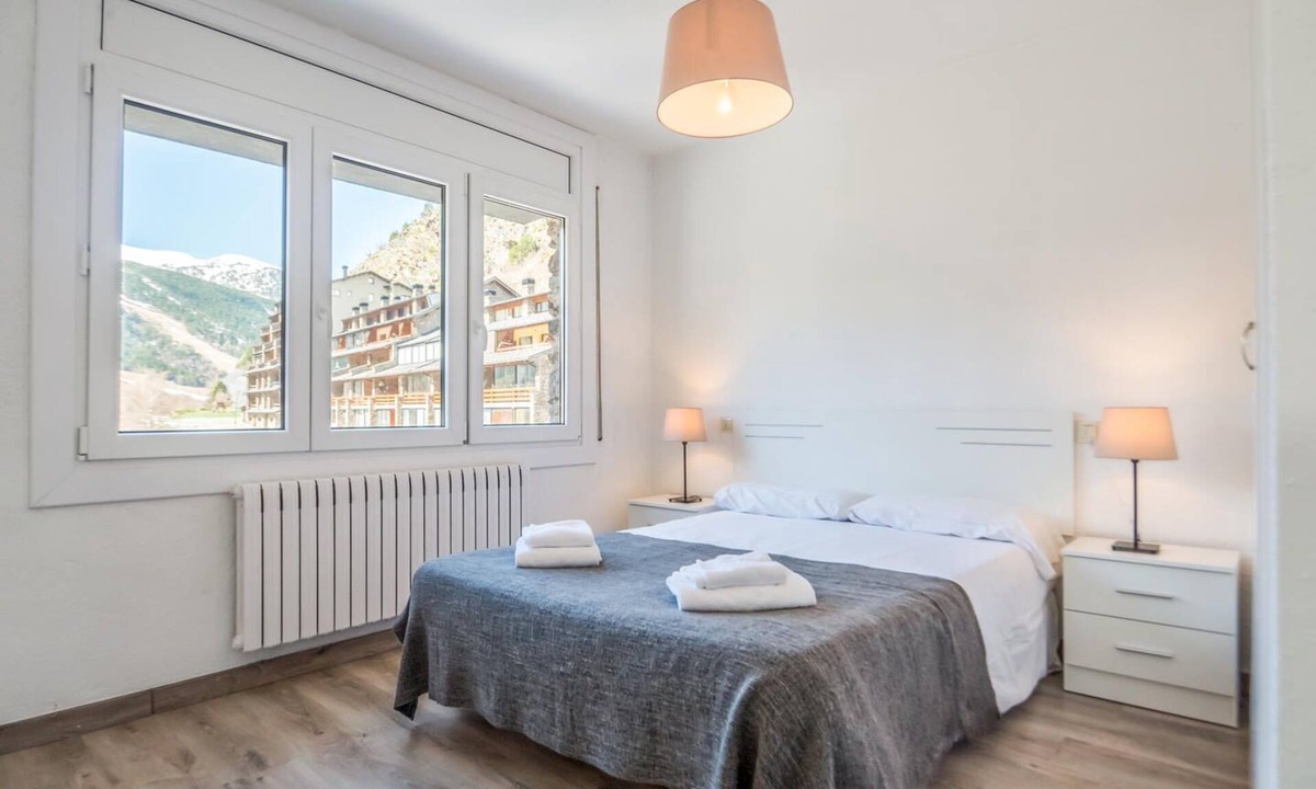 Incles Apartment | Nice 3 Bedroom Apartment for 6 people, Incles. C.PEP 5