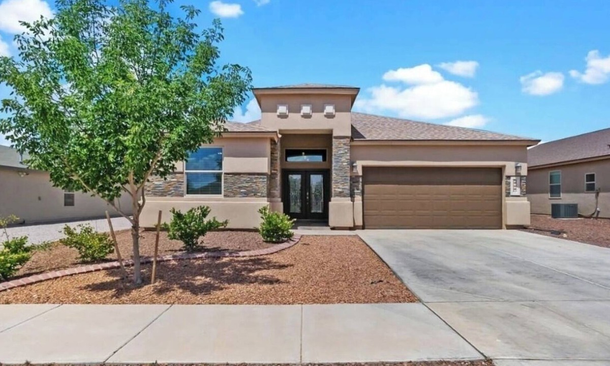 Biggs Field House | Nice 3-bedroom house with AC in El Paso