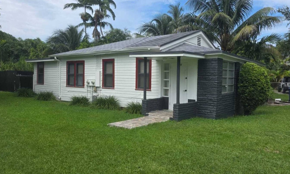 Golden Glades House | Nice 4-bedroom house in marvelous Biscayne Gardens. Minutes from Stadium