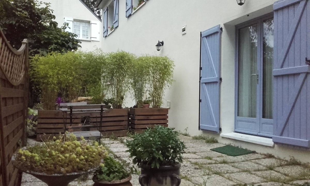 Saint-Etienne-de-Montluc Apartment | Nice apartment 30m2 quiet shops 2mn walk