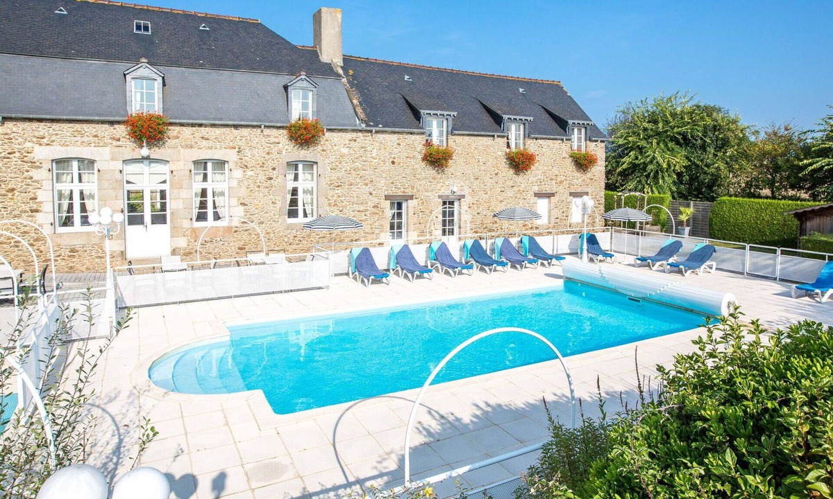 Saint-Jouan-des-Guerets Apartment | Nice apartment for 5 guests with pool, WIFI, TV and terrace