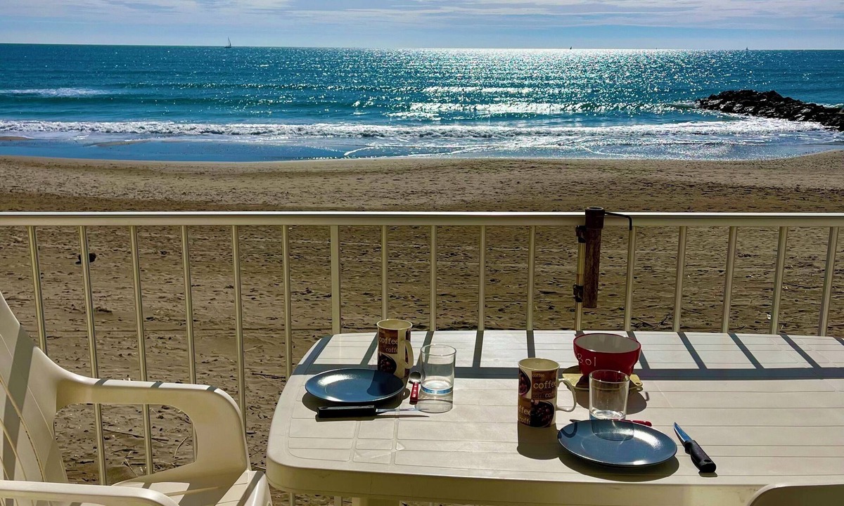 Palavas-les-Flots Condo | Nice air-conditioned studio - wifi - sea view and direct beach access