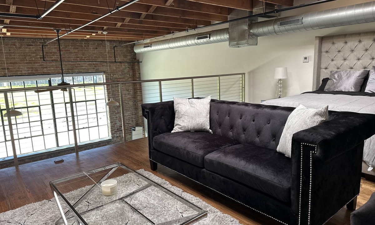 South Dallas - Fair Park Apartment | Nice and cozy loft 5 minutes from deep elum and downtown Dallas.
