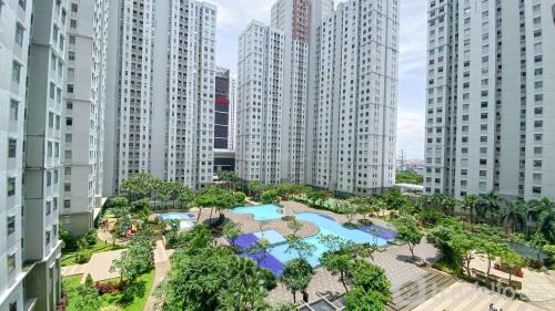 Pluit Apartment | Nice and Strategic 2BR at Green Bay Pluit Apartment By Travelio