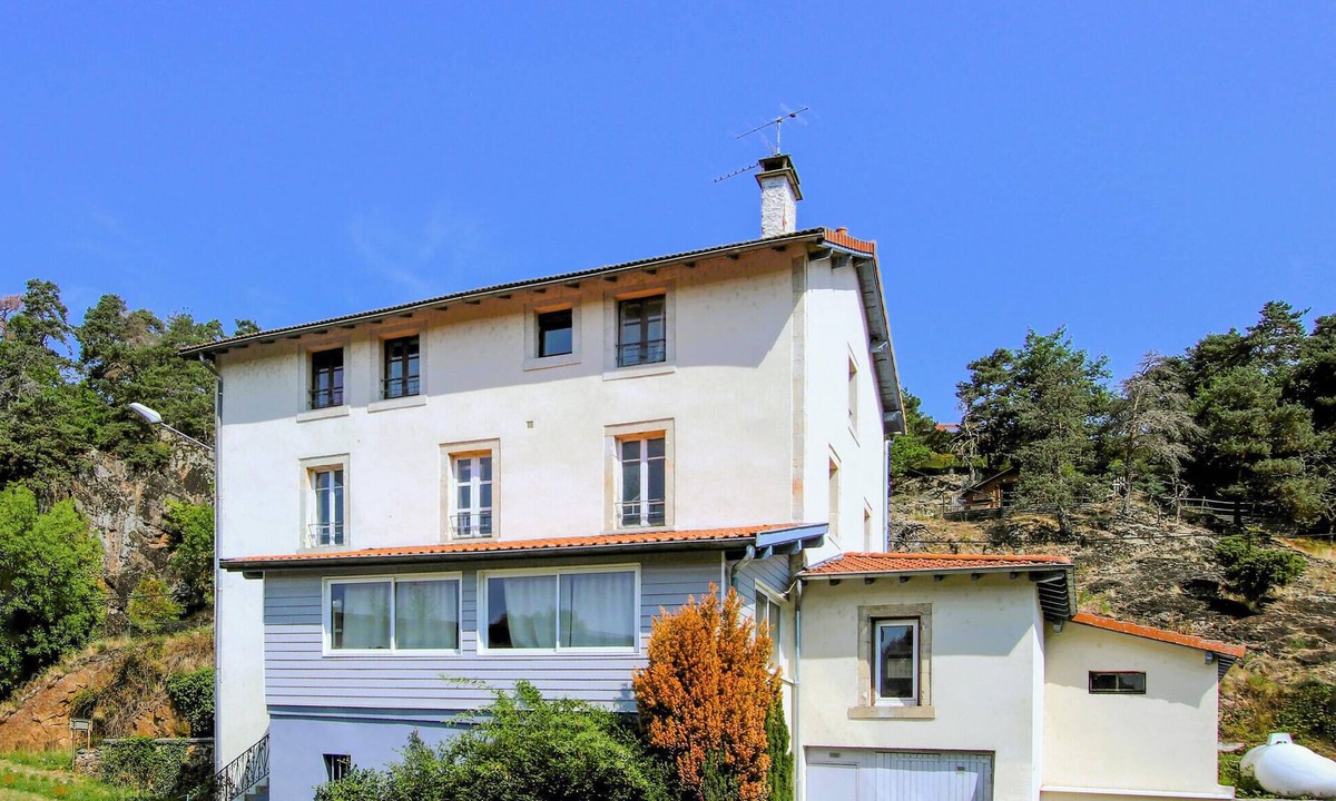 Saint-Germain-Laprade Apartment | Nice apartment in Saint-Germain-La-Prade