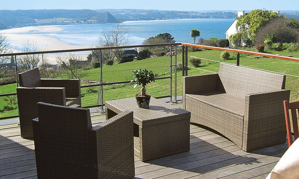 Saint-Michel-en-Greve Apartment | Nice apartment for 4 guests with pool, WIFI, TV and patio