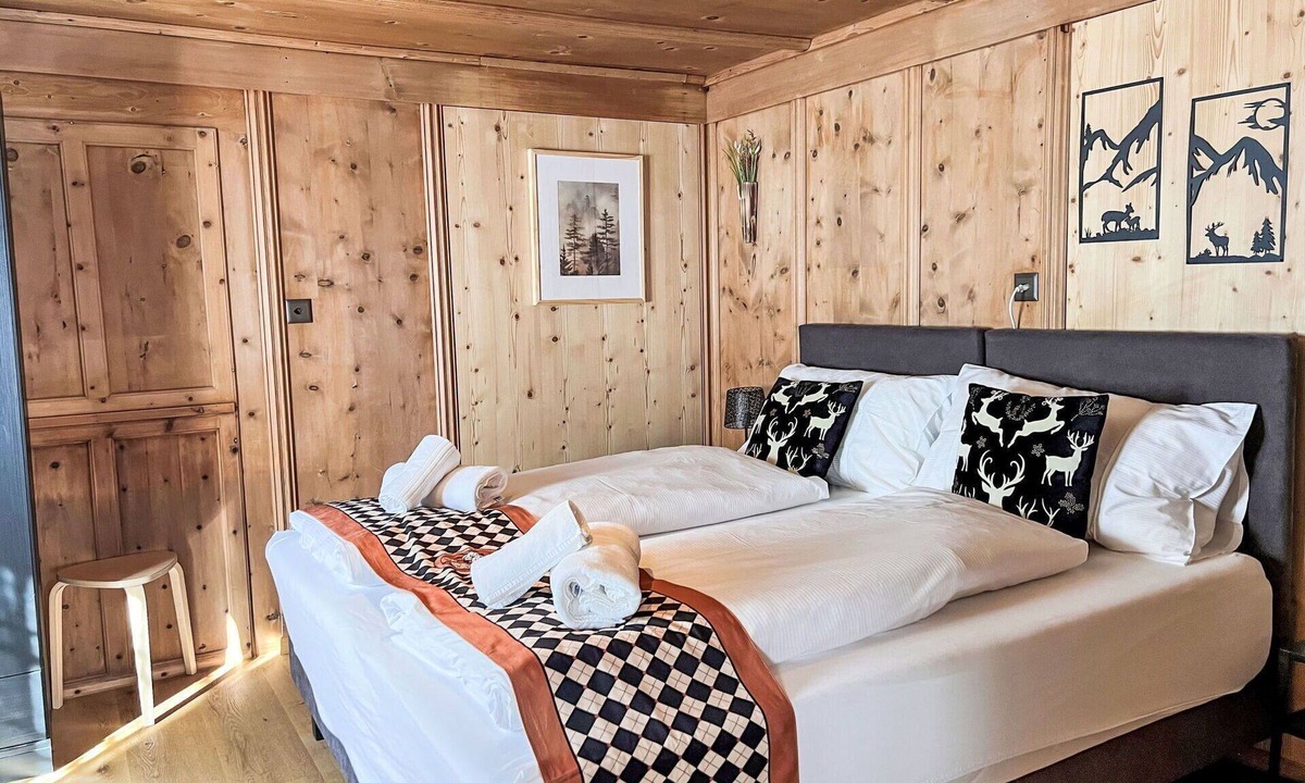 Klosters Platz Apartment | Nice apartment for 4 guests with WIFI, TV, balcony and pets allowed