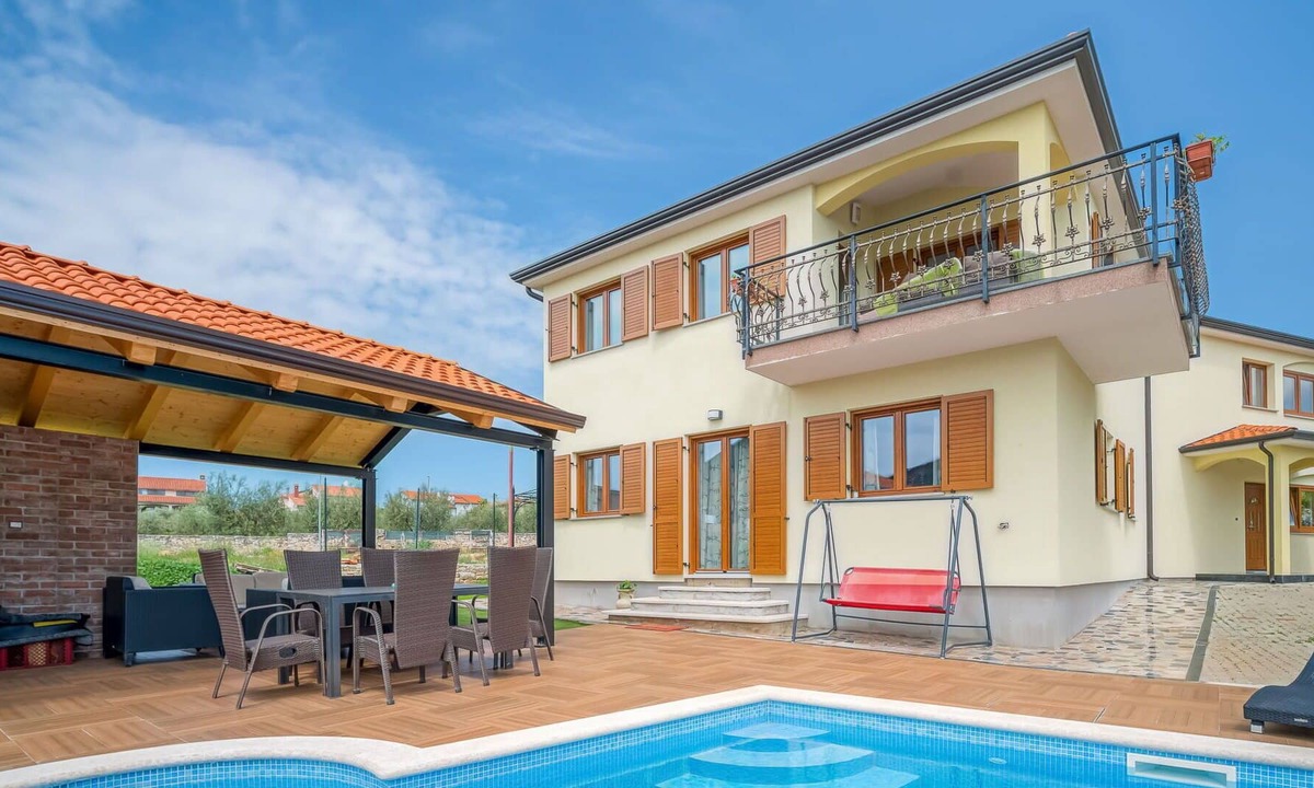 Frata Apartment | Nice apartment for 2 guests with pool, WIFI, A/C, TV, pets allowed and parking