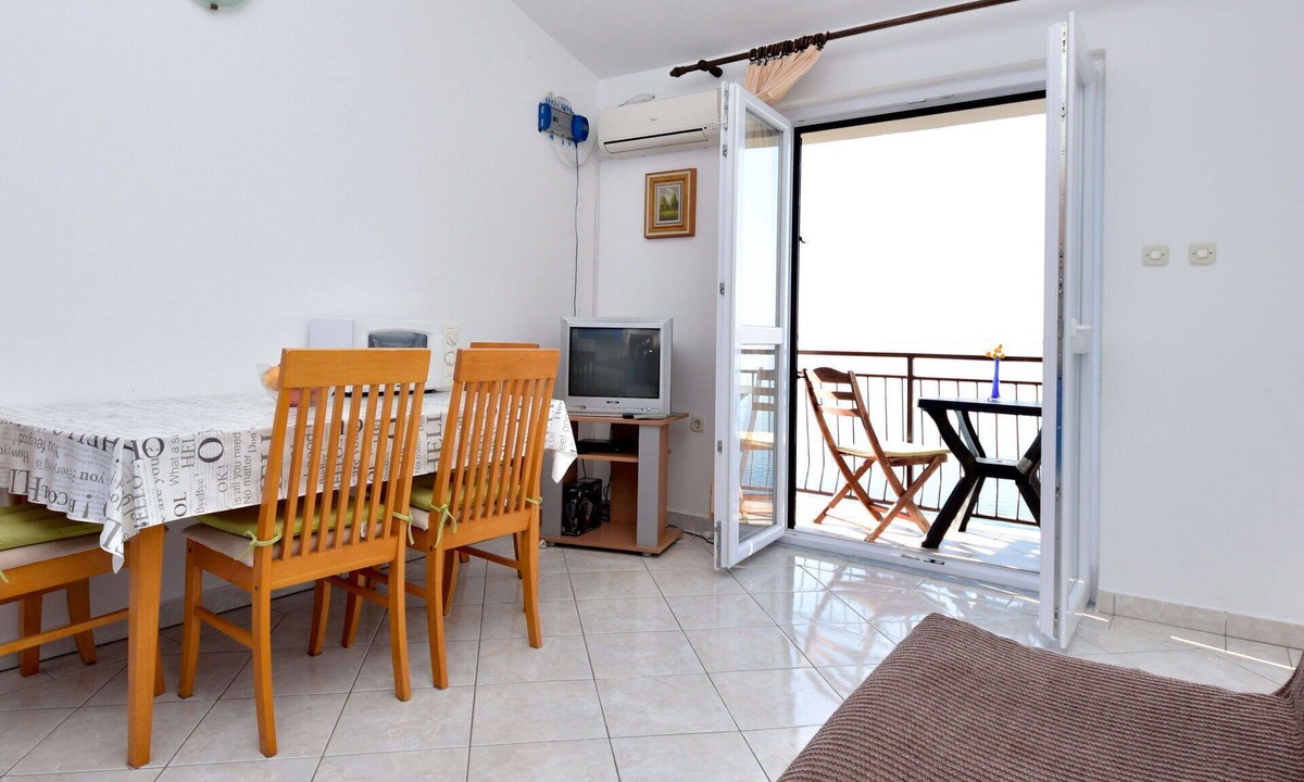 Tribanj Apartment | Nice apartment for 3 people with A/C, WIFI, TV and terrace