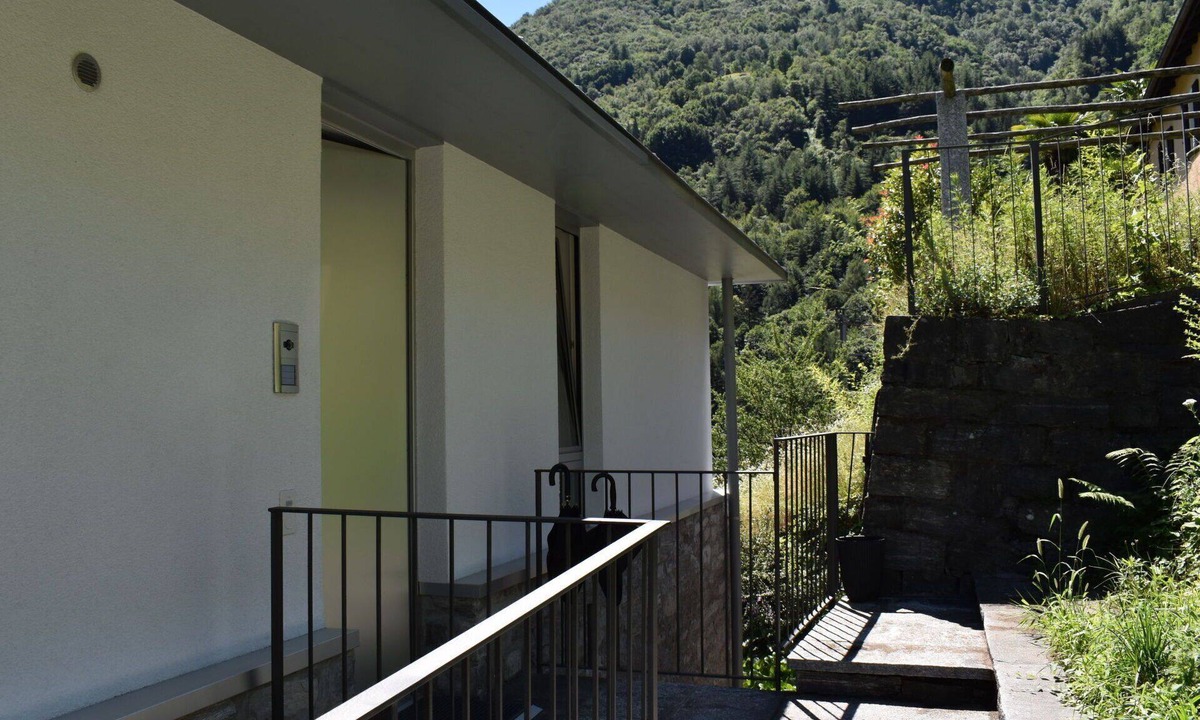 Intragna Apartment | Nice apartment for 4 guests with WIFI, pool, TV, patio, pets allowed and panoramic view