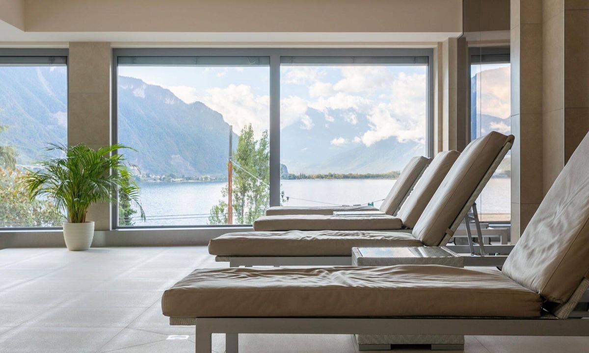 Montreux City Centre Apartment | Nice apartment for 4 guests with hot tub, WIFI, pool, TV, balcony and panoramic view