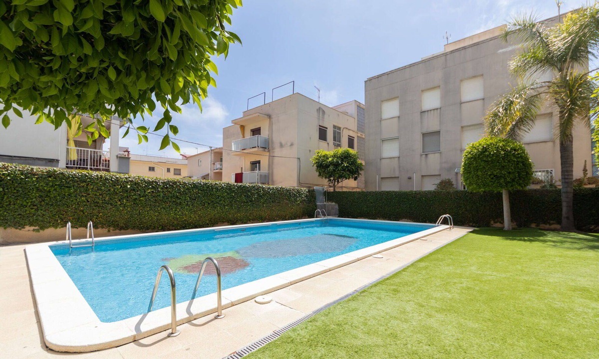 Cubelles Apartment | Nice apartment for 4 guests with A/C, pool, WIFI, TV and balcony