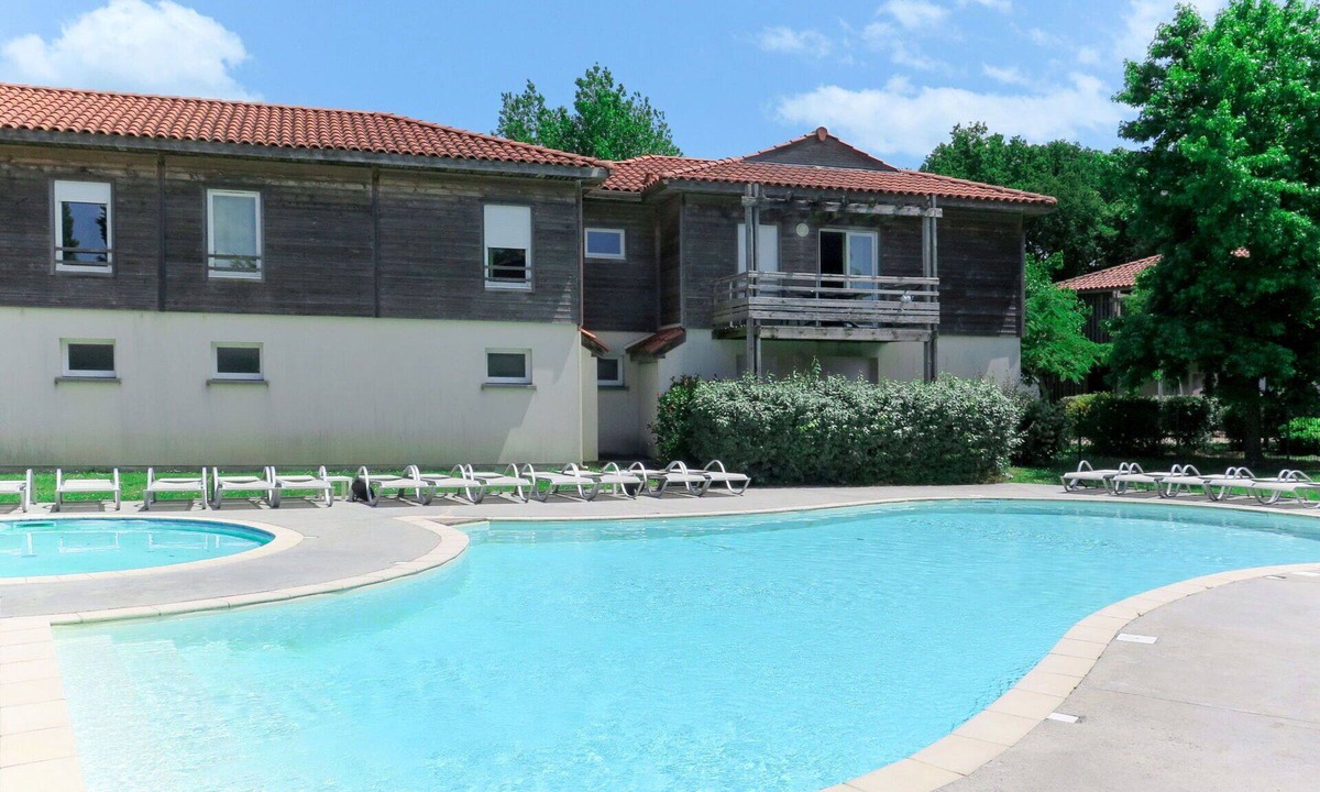 Aureilhan Apartment | Nice apartment for 4 people with WIFI, pool, TV, terrace and pets allowed