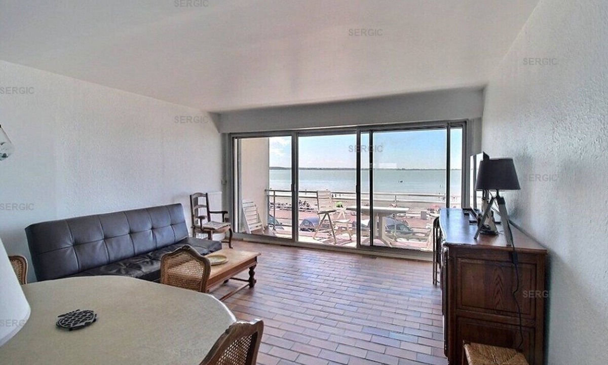 Le Crotoy Apartment | Nice apartment for 4 people facing the sea.