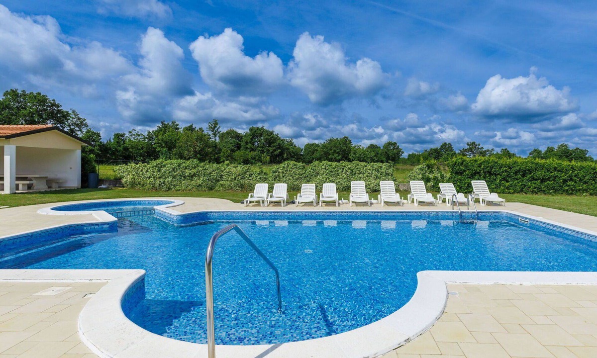 Modrusani Apartment | Nice apartment for 4 guests with WIFI, pool, A/C, TV and terrace