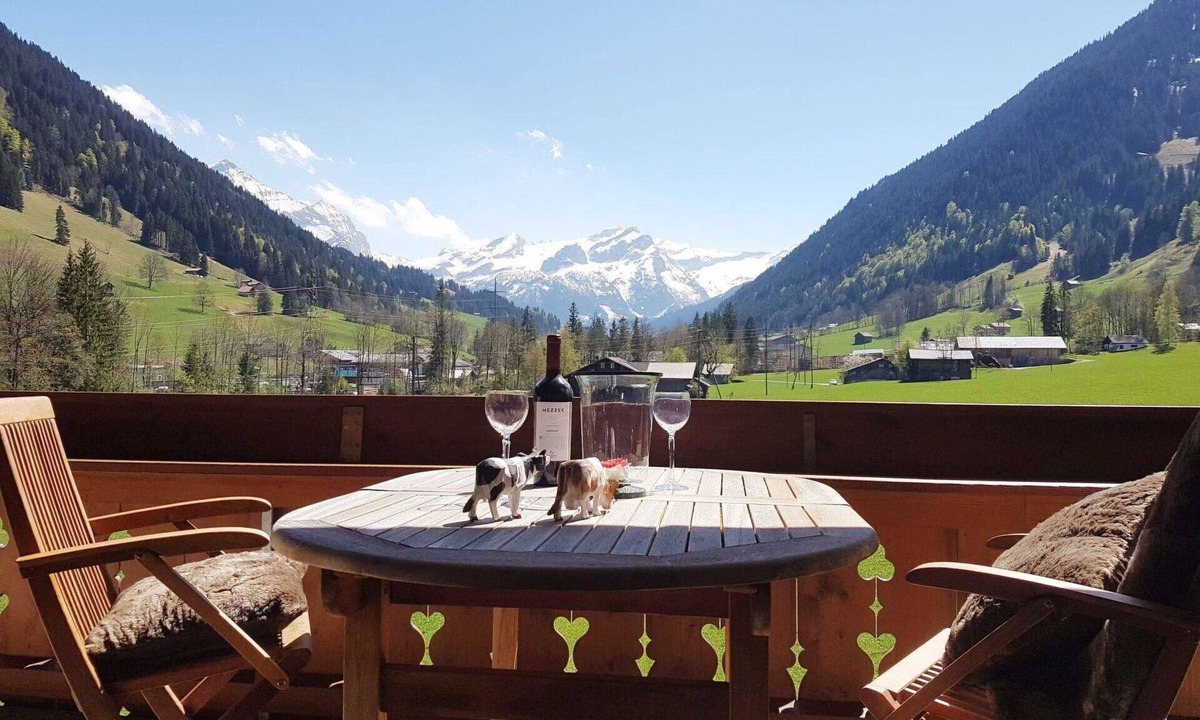 Zweisimmen Nr Gstaad Apartment | Nice apartment for 4 guests with WIFI, TV and balcony