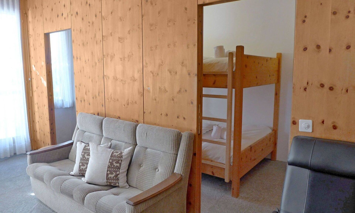 Celerina-Schlarigna Apartment | Nice apartment for 4 people with WIFI, TV, balcony and pets allowed