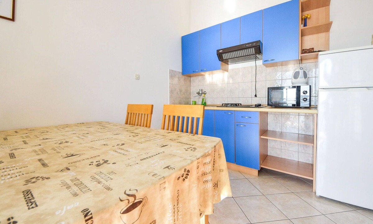 Tribanj Apartment | Nice apartment for 4 people with A/C, WIFI, TV and terrace