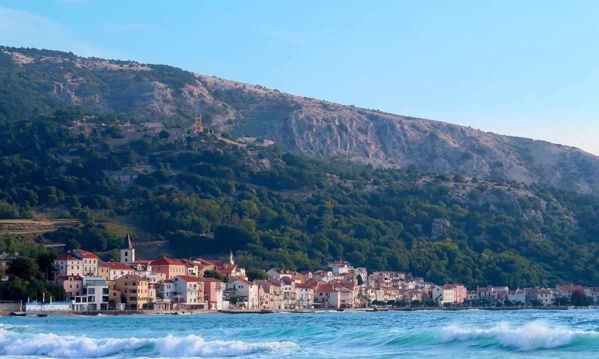 Batomalj Apartment | Nice apartment for 4 people with WIFI, A/C, TV, patio and pets allowed