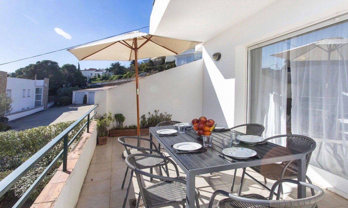 Llanca Apartment | Nice apartment for 5 guests with WIFI, TV, terrace and pets allowed