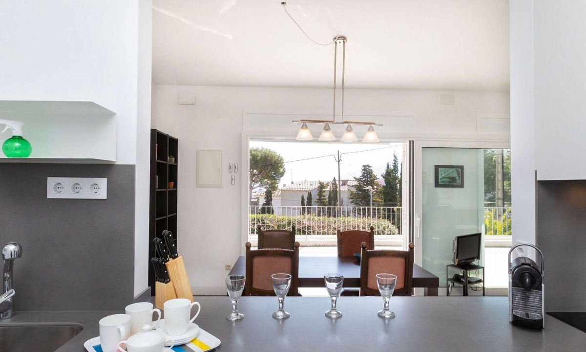 Llanca Apartment | Nice apartment for 5 guests with WIFI, TV and terrace