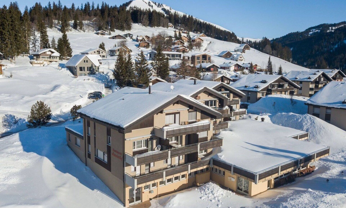 Mitloedi Apartment | Nice apartment for 6 people with WIFI, TV, balcony and parking