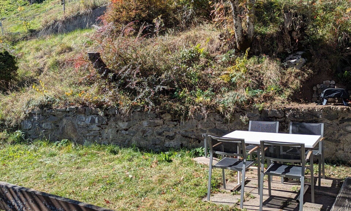 Fiesch Apartment | Nice apartment for 7 people with WIFI, hot tub, TV, balcony and pets allowed