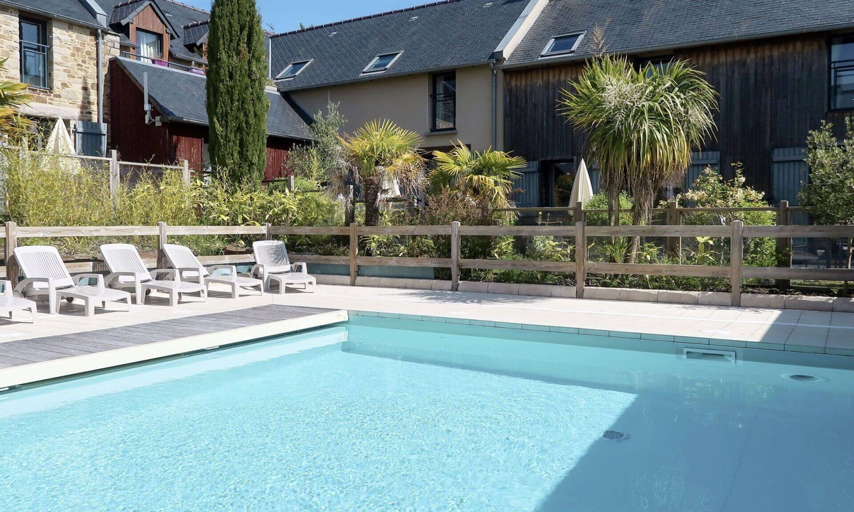 Cancale Apartment | Nice apartment for 8 people with pool, WIFI, TV, terrace and pets allowed