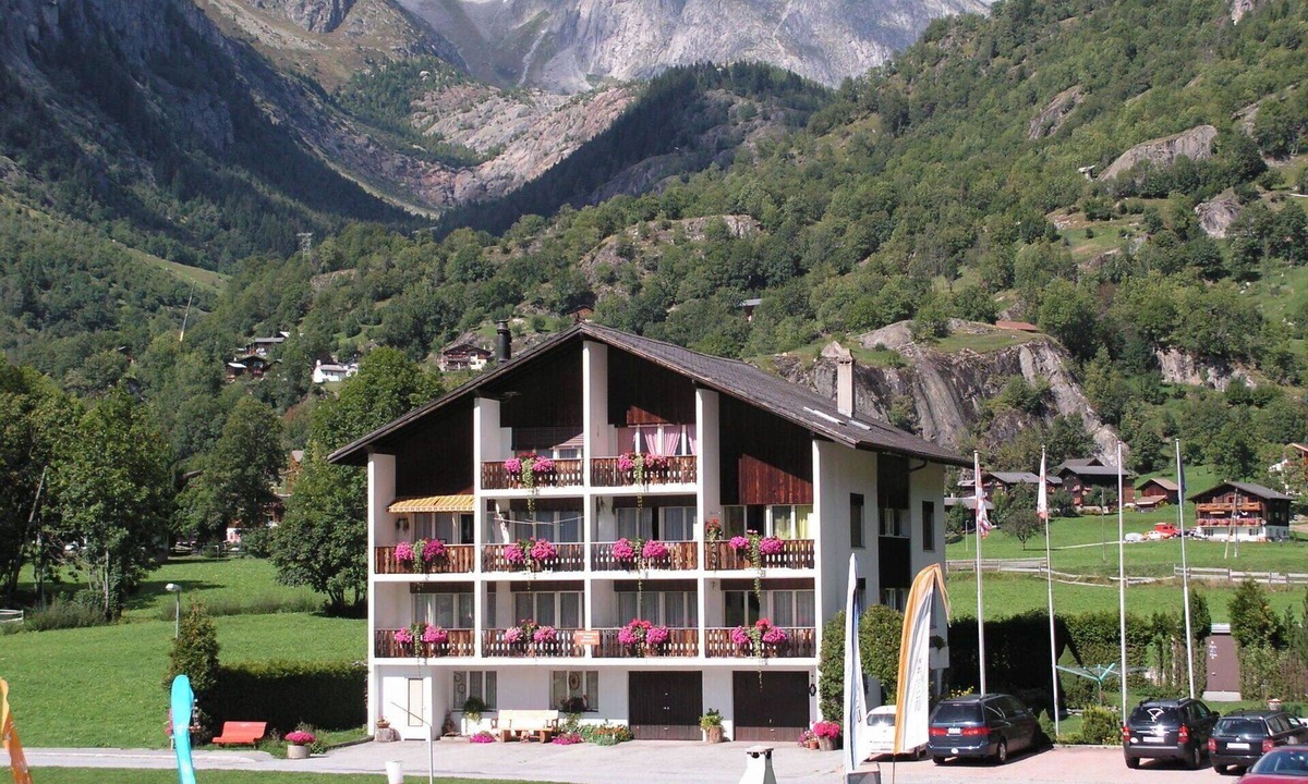 Reckingen Apartment | Nice apartment for 4 people with WIFI, TV, balcony and pets allowed