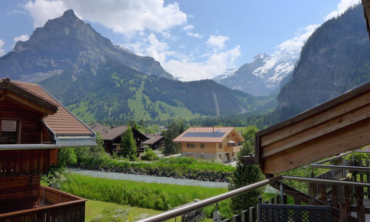Kandersteg Apartment | Nice apartment for 3 guests with WIFI, balcony and panoramic view