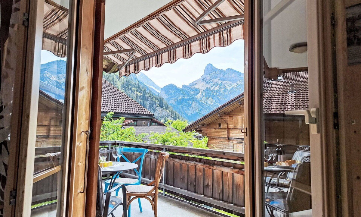Kandersteg Apartment | Nice apartment for 4 people with WIFI, TV, balcony, pets allowed and panoramic view