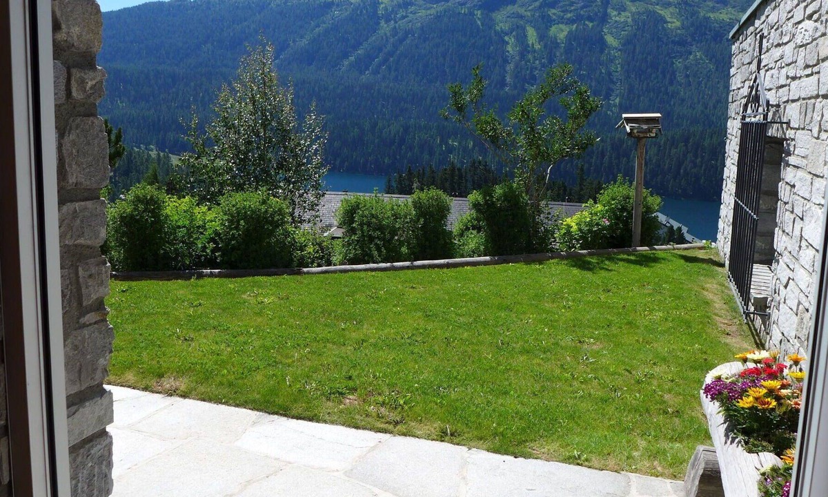 St. Moritz Apartment | Nice apartment for 5 people with WIFI, TV, patio and parking